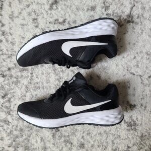 Nike Revolution 6